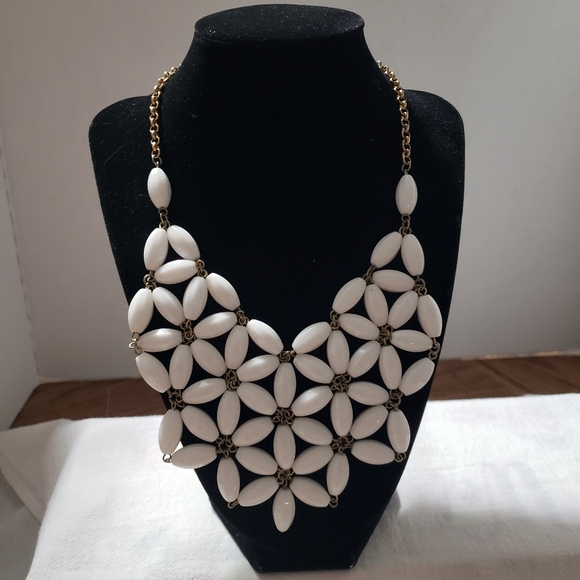 Vintage J. CREW White Flower Bib Statement Piece - Picture 1 of 6